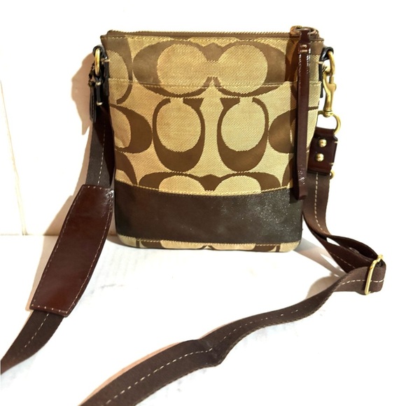 Coach vintage CC signature print canvas crossbody handbag - Picture 7 of 8